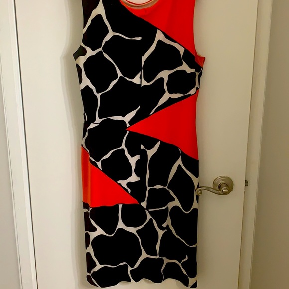 Adorable flattering dress!! - Picture 3 of 5